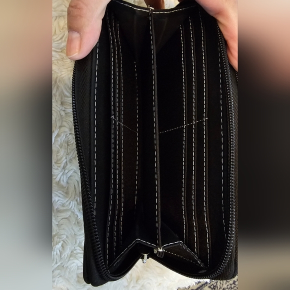 Black Soft pebbled leather Double Zip Around Wallet New without Tags - Picture 10 of 12